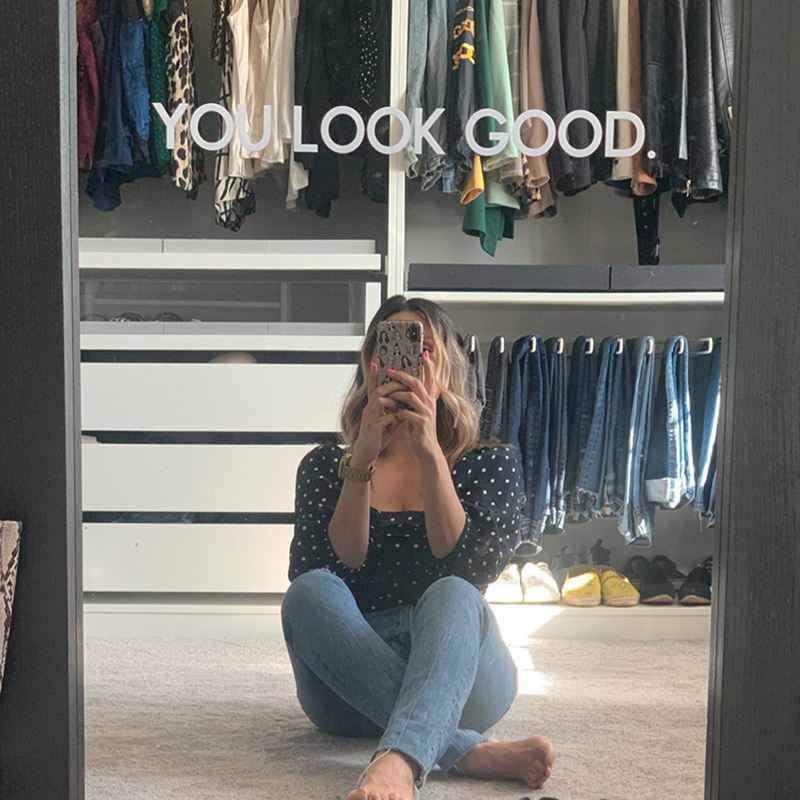 You Look Good Mirror Wall Stic - Home Goods Bathroom Decor のレビューと価格